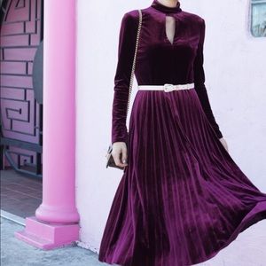 Maggy London Pleated Velvet Keyhole Midi Dress 0